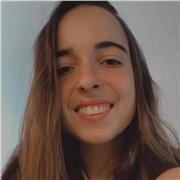 Professora d'electrònica, física o càlcul dona classe a estudiants d'enginyeria